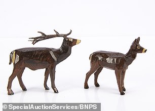 This red deer and doe set is expected to sell for £400