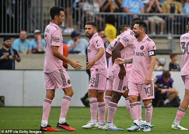 In addition to Messi, former Barcelona teammates Sergio Busquets (right) and Jordi Alba (center) are Inter players