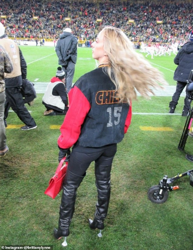 Mahomes showed off her custom ##15' letterman jacket on the sideline at Lambeau Field