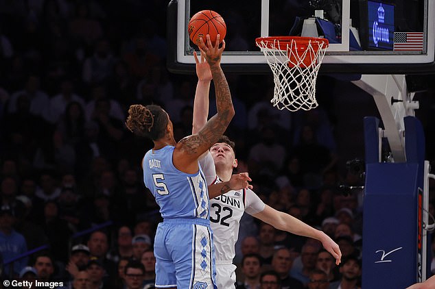 North Carolina veteran Armando Bacot (5) had a strong interior presence early on