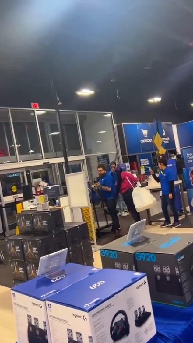 The thieves quickly get up and walk out the door in full view of the Best Buy employees who can only watch and stare