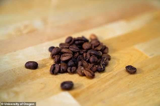 Spraying the coffee beans with 5 microliters of water per gram of coffee helped reduce static, but did not remove it.