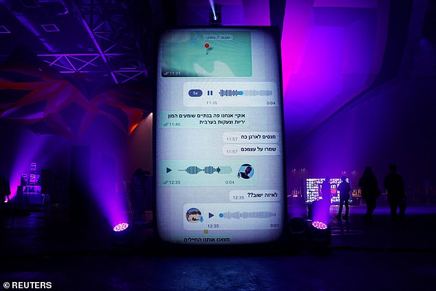 In the hall there is a huge cell phone displaying messages and voice messages sent by panicked partygoers