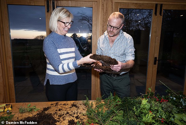 1702031375 976 How to make an expensive looking Christmas wreath for free