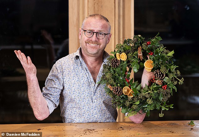 1702031387 548 How to make an expensive looking Christmas wreath for free