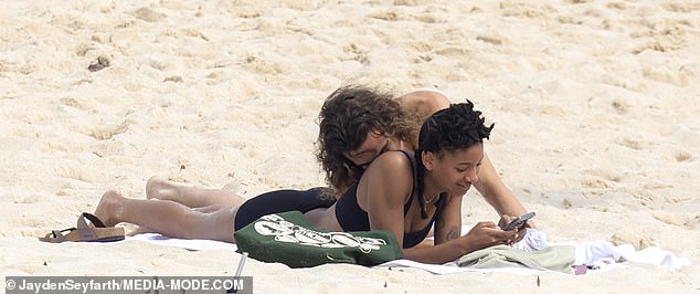 Eddie was seen massaging Willow's back while she played on her phone