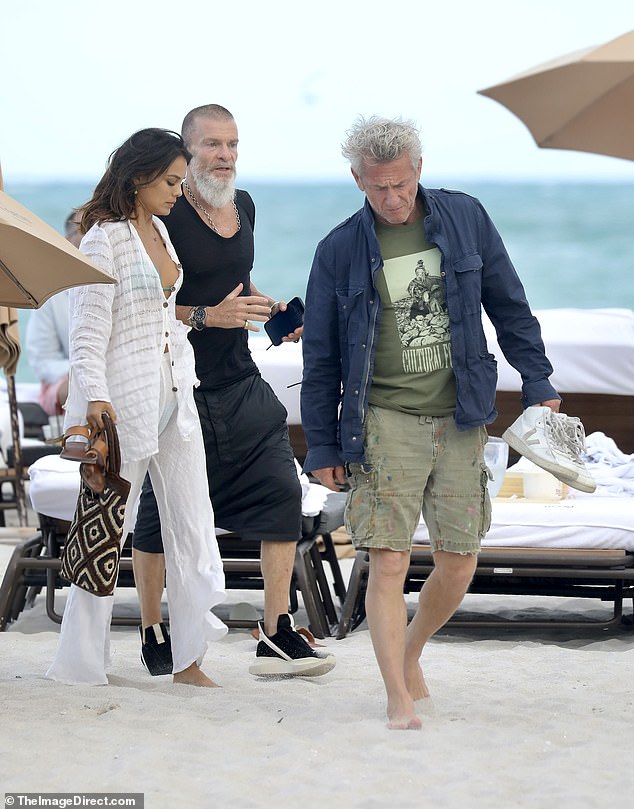 Kelley and Penn met up the next day, Saturday, for some beach time with a friend, not far from where they had their lunch date