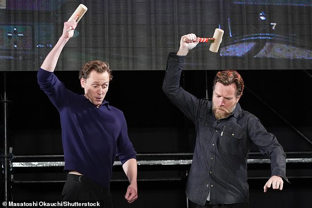 The Golden Globe Award winner was seen posing with hammers with Loki actor Tom