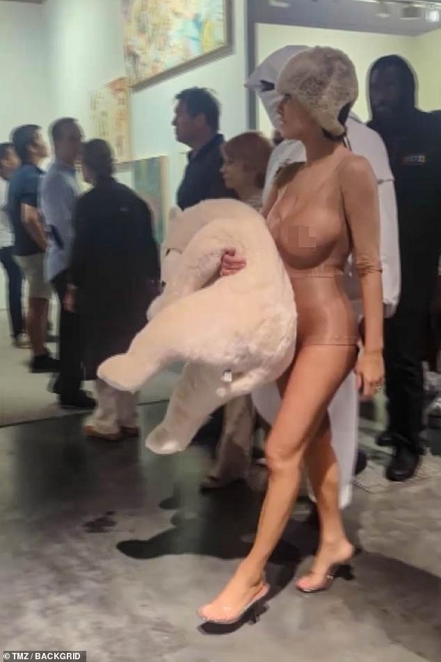 The couple was spotted strolling around one of the art galleries on display in Miami