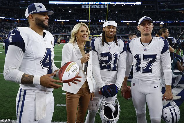 At the end of the game, Melissa Stark complimented Aubrey (right) and the Dallas team