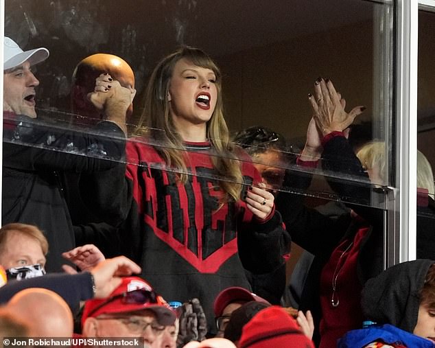 On Sunday, Swift was back at Arrowhead Park to see friend Travis Kelce play for the Kansas City Chiefs.