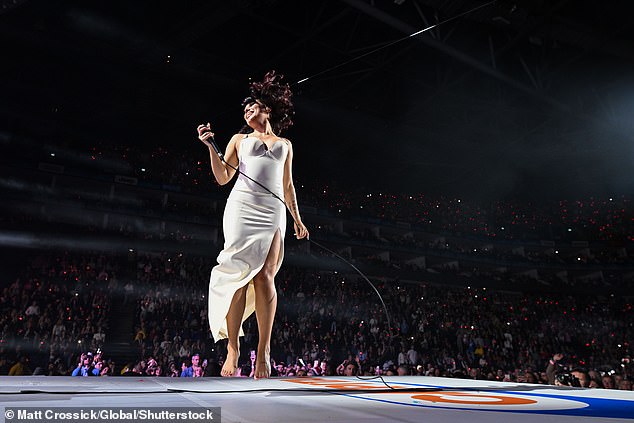 The Escapism hitmaker blew the crowd away as she performed her hits barefoot on stage