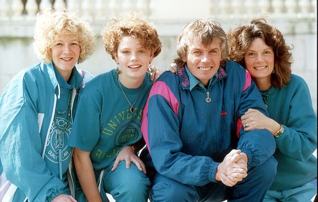 David Icke (second from right) with (from left to right) then wife Linda Atherton, daughter Kerry and Canadian girlfriend Mari Schawsun