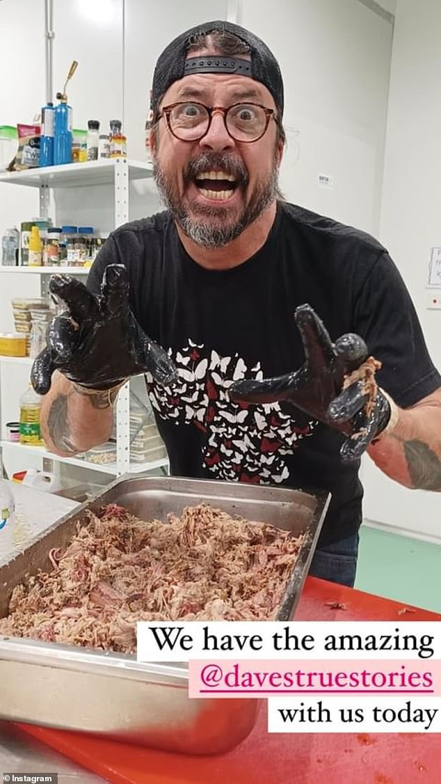 Last week, Grohl took a break from his hectic schedule to volunteer with The Big Umbrella in Melbourne, a street kitchen charity for the homeless.