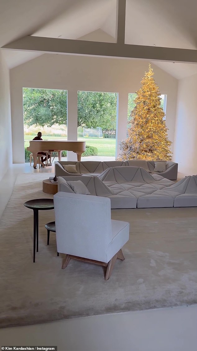 When the videographer was halfway down the hallway, they turned the camera to the left to reveal a living room-like space in Kim's mansion, where a man was playing a relaxing New Age-style piece in keeping with the holidays.