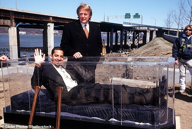 When he was only 25, he gained a lot of public attention with the stunt.  Thousands of people came to see him lying one and a half meters underground.  Above: Blaine in the box, with Donald Trump next to him