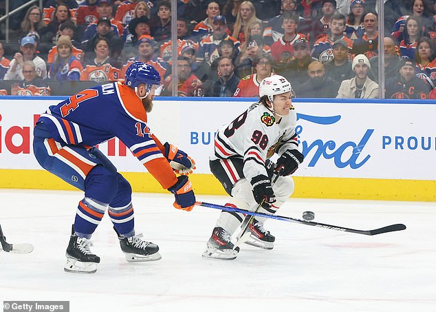 Bedard scored a miracle goal with this shot to put the Blackhawks up 1-0 early in the game