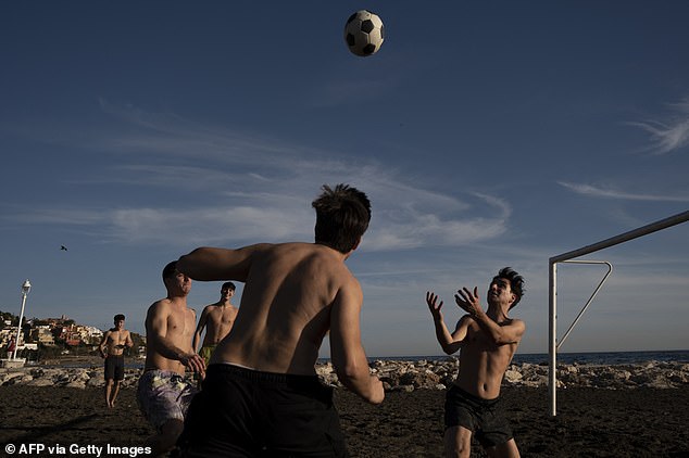 Several people were seen playing games on El Palo beach in Malaga