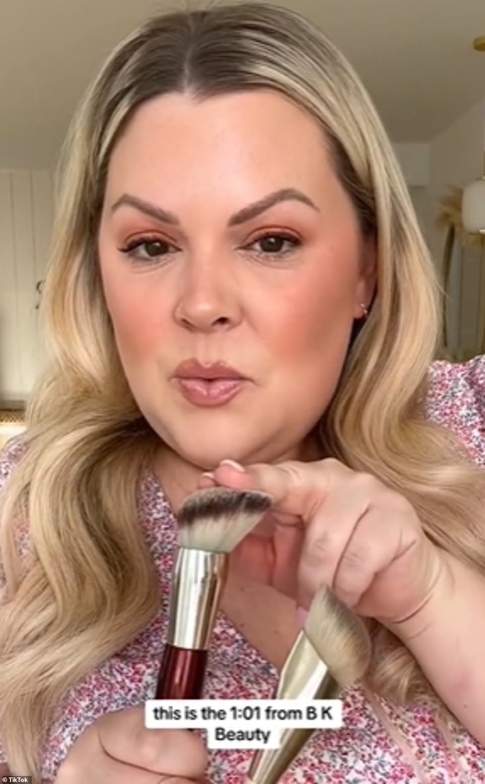 Instead, brushes with short bristles and an angled shape should be used to apply foundation