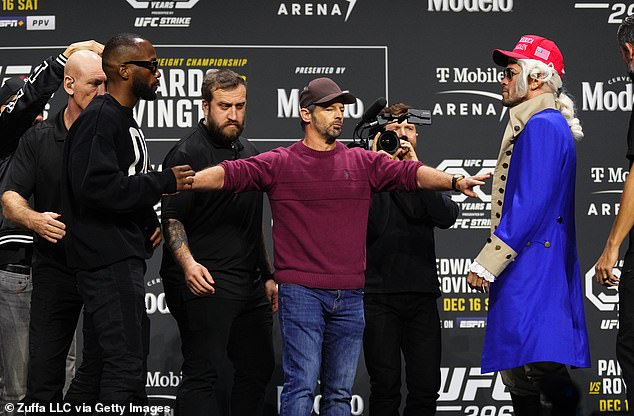 Covington (R) will face Leon Edwards for the UFC welterweight title in the headliner of UFC 296