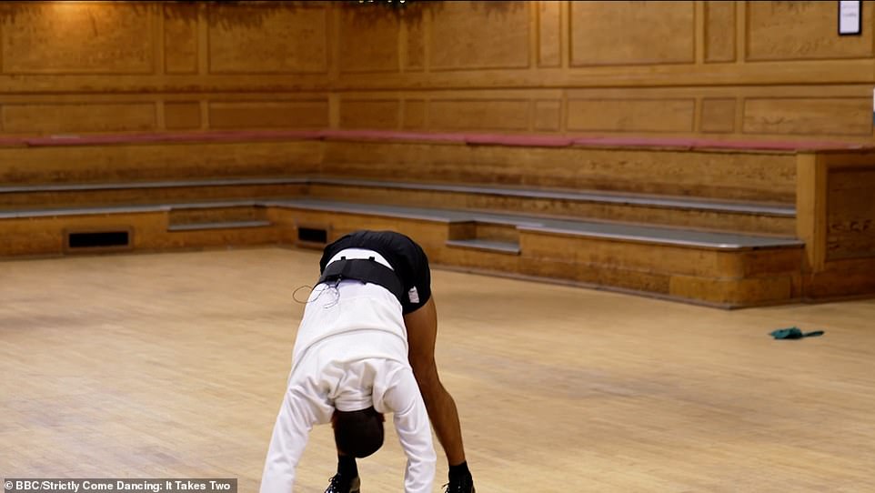 The Bad Education star showed off his impressive flexibility during their grueling dance rehearsal, as both wore black hats as props