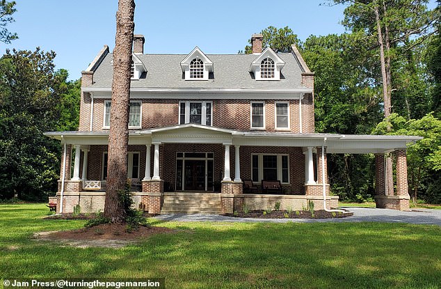 A couple transformed the abandoned mansion into an incredible, modern home (photo after the renovation)