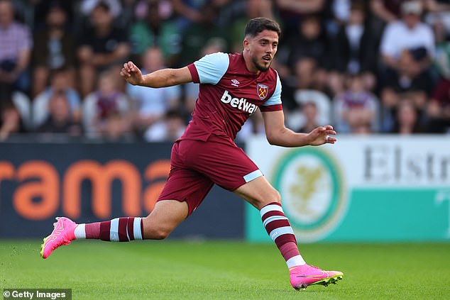 West Ham could bring in Pablo Fornals in an attempt to free up funds for further development of the squad