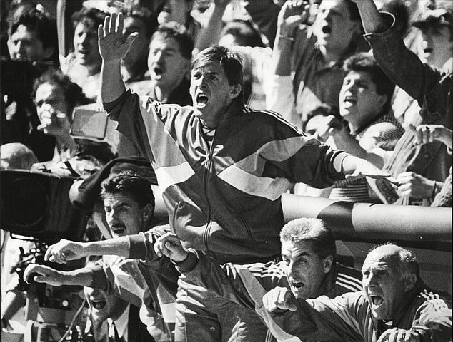 Dalglish celebrating the winning penalty with Rush, Roy Evans and Ronnie Moran during a 1-0 win over Man United at Anfield in 1988