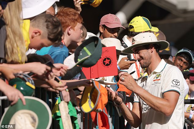 Mitchell Starc rewards the diehard supporters who stuck around on day four by signing autographs and taking pictures with the young fans