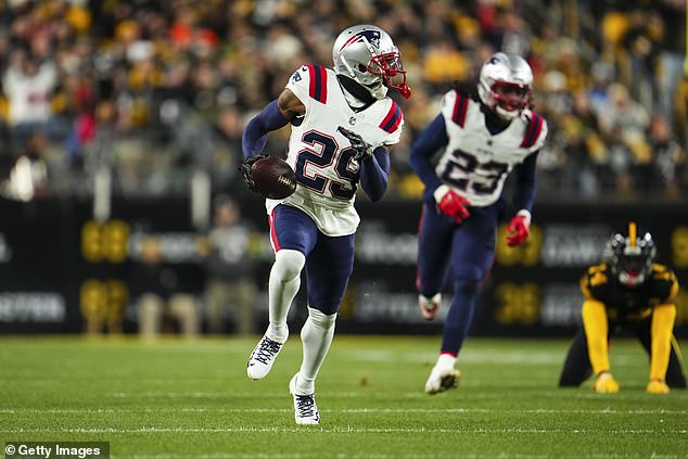 Jackson runs with the ball against the Pittsburgh Steelers on December 7, 2023