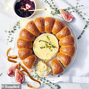 By popular demand, the Australian Pepperberry Gold Brie wreath has returned to Woolworths shelves for Christmas this year