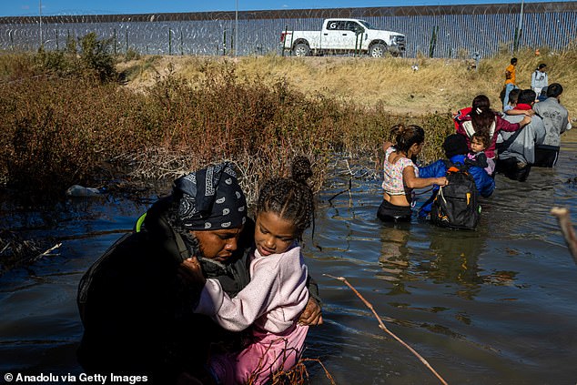 Hundreds of migrants arrive at the Mexico-United States border to seek humanitarian asylum as the Texas National Guard strives to prevent illegal crossings in Ciudad Juarez.