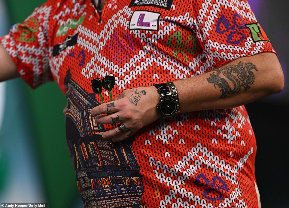 Stowe Buntz wore a bright red shirt for his match against Kevin Doets, although he ultimately lost in straight sets