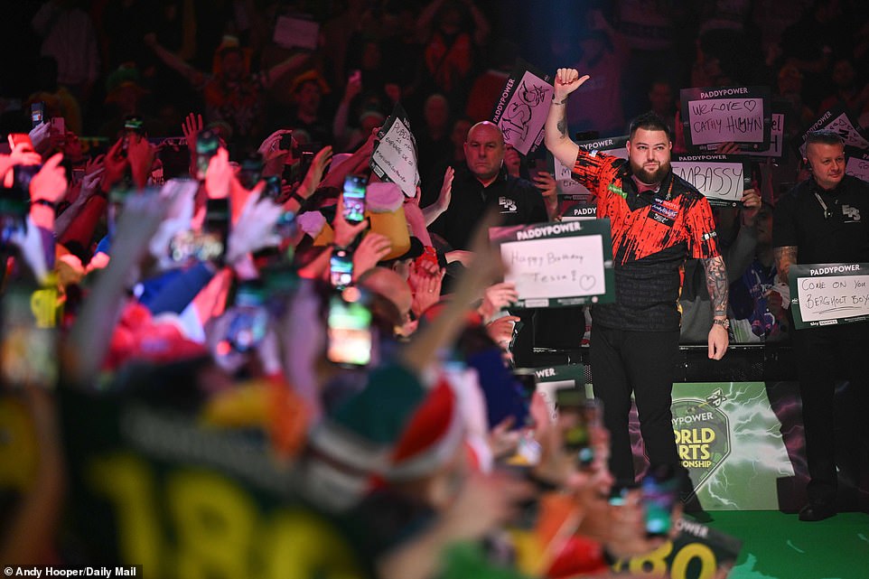 Smith enjoyed the crowd's applause as he began his walk-on ahead of the first match of his title defense