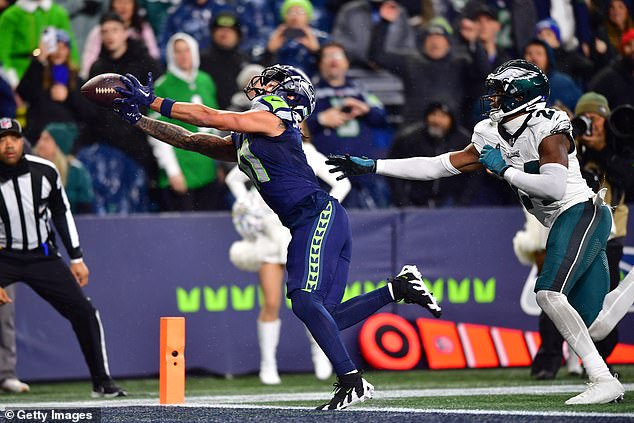 Lock threw a TD pass to WR Jaxon Smith-Njigba with 30 seconds left, with Seattle trailing, 17-12