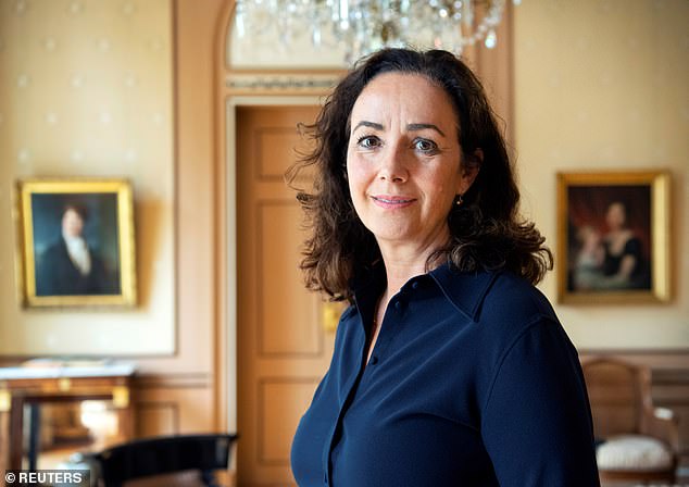 Mayor Femke Halsema (photo, archive photo) wants to uproot the red light district and move it from the city center to a purpose-built center, with the aim of getting rid of Amsterdam's image as a 'sin city' and at the same time reducing the number of tourists and tourists.  petty crime in the region