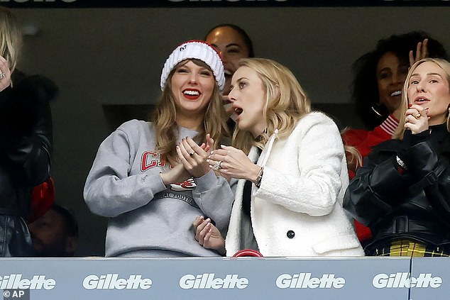 Taylor attended Kelce's game in person this weekend;  pictured with Brittany Mahomes