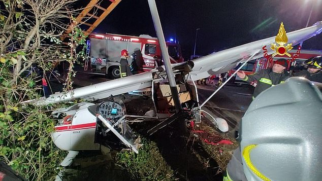 Firefighters had to remove the passengers from the plane wreckage and rush them to the hospital