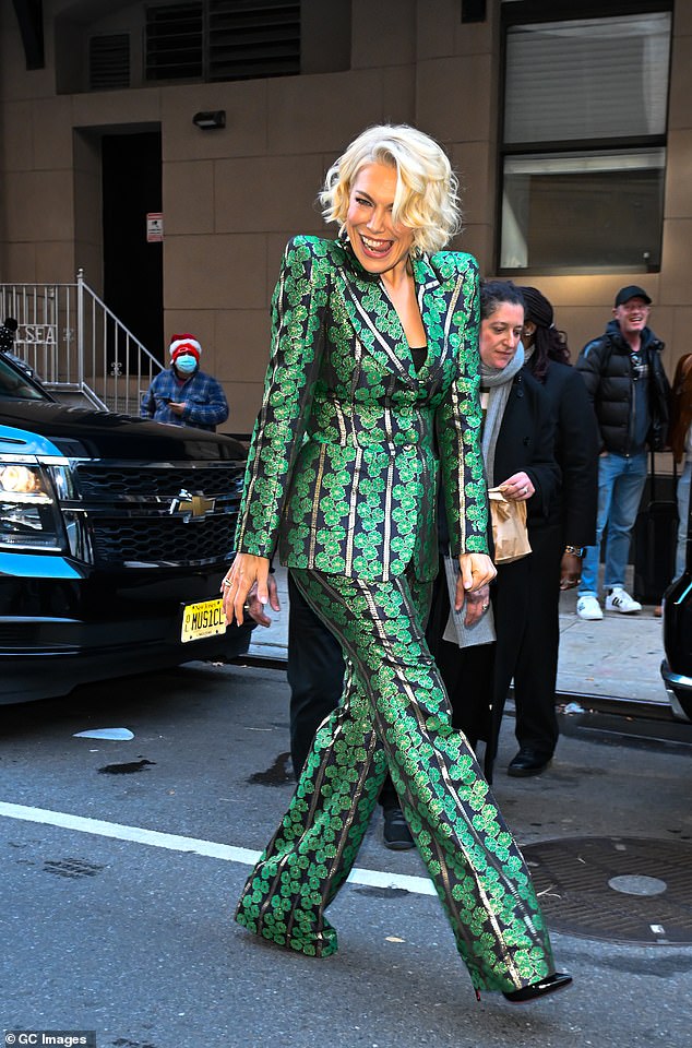 Hannah Waddingham stuns in a green patterned suit (Photo: Hannah Waddingham arrives in green for Good Morning America)