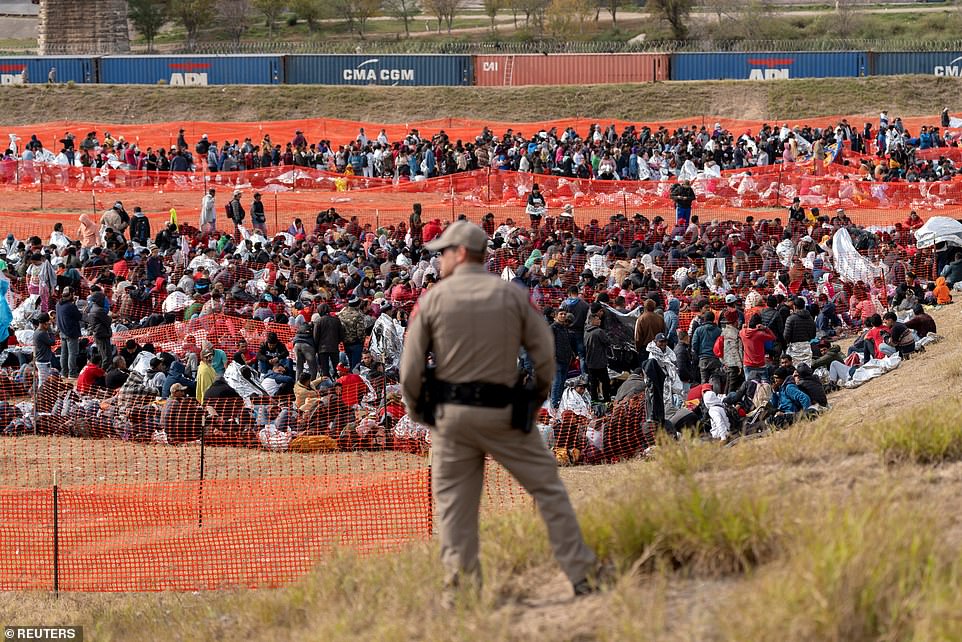 On Wednesday, the number of migrants waiting to be processed by Border Patrol in Eagle Pass began to decrease