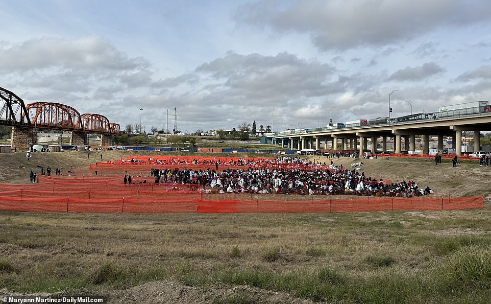 On Wednesday morning in Eagle Pass, Texas, the migrant camp was shown, located between two of the city's international bridges