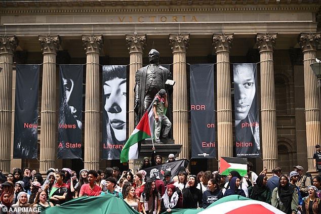 There has been a dramatic increase in anti-Semitic incidents, with the highest Jewish body, the Executive Council of Australian Jewry, releasing a report stating that anti-Semitic incidents have increased by a whopping 738 percent (photo pro-Palestinian demonstrations in Melbourne)