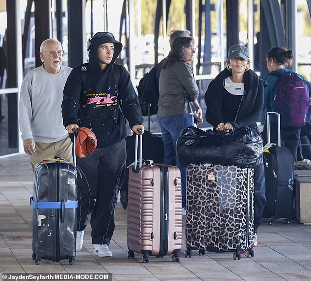 She completed her stylish outfit with a black and white striped one and sneakers, and paired it with a navy blue baseball cap