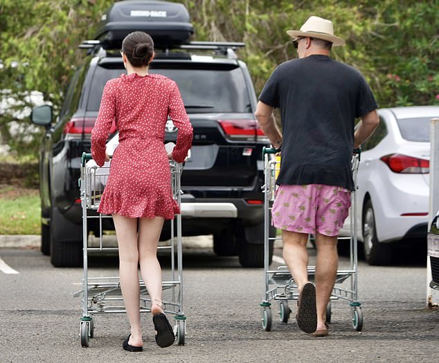 Willow and Karl delivered the items to the car