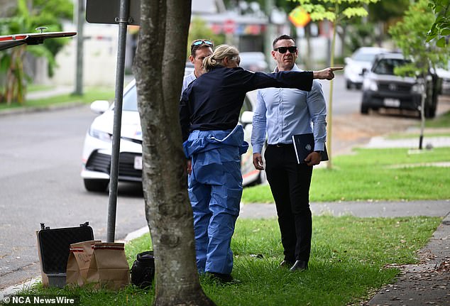 Detectives (photo) arrived at the social housing complex to knock on residents' doors