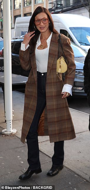 She coordinated her look with gold jewelry, including large hoop earrings and a long necklace with a heart pendant