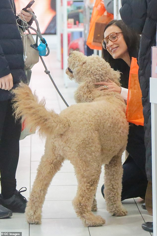 She loved petting a friendly, fluffy dog ​​while shopping at Ulta