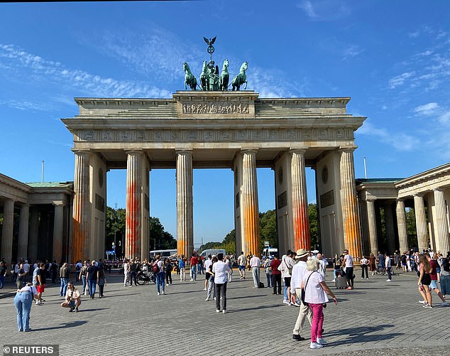 Members of the Letzte Generation spray-painted the Brandenburg Gate with orange paint in September, also in protest against climate policy