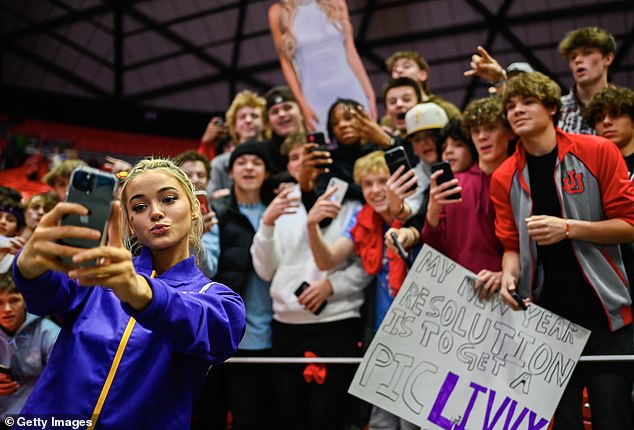 Dunne's popularity has led to a large number of fans voicing their support at LSU rallies