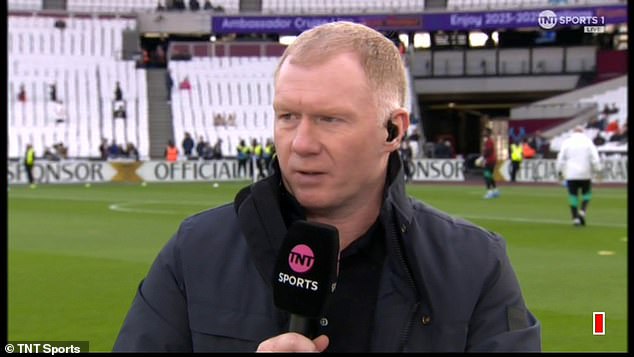 Paul Scholes believes that the Dutchman's tactics when playing away games have been naive